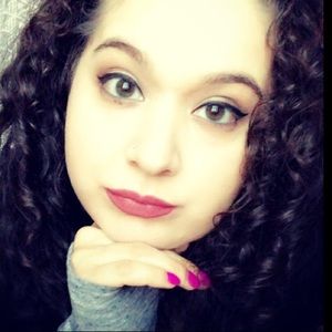 Meet your Posher, Nicole